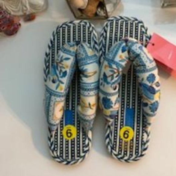 Farm Rio Blue Puffy Flip Flops - Picture 7 of 9